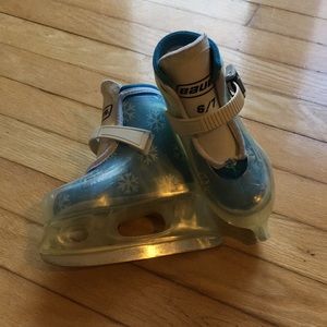 Bauer 6/7 toddler ice skates